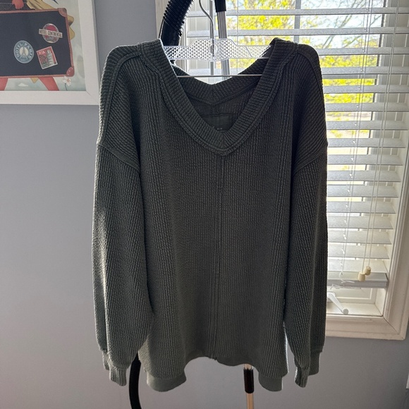 American Eagle army green baggy sweater - Picture 1 of 1